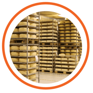 1 - forme di formaggio nello stabilimento Skånemejerier